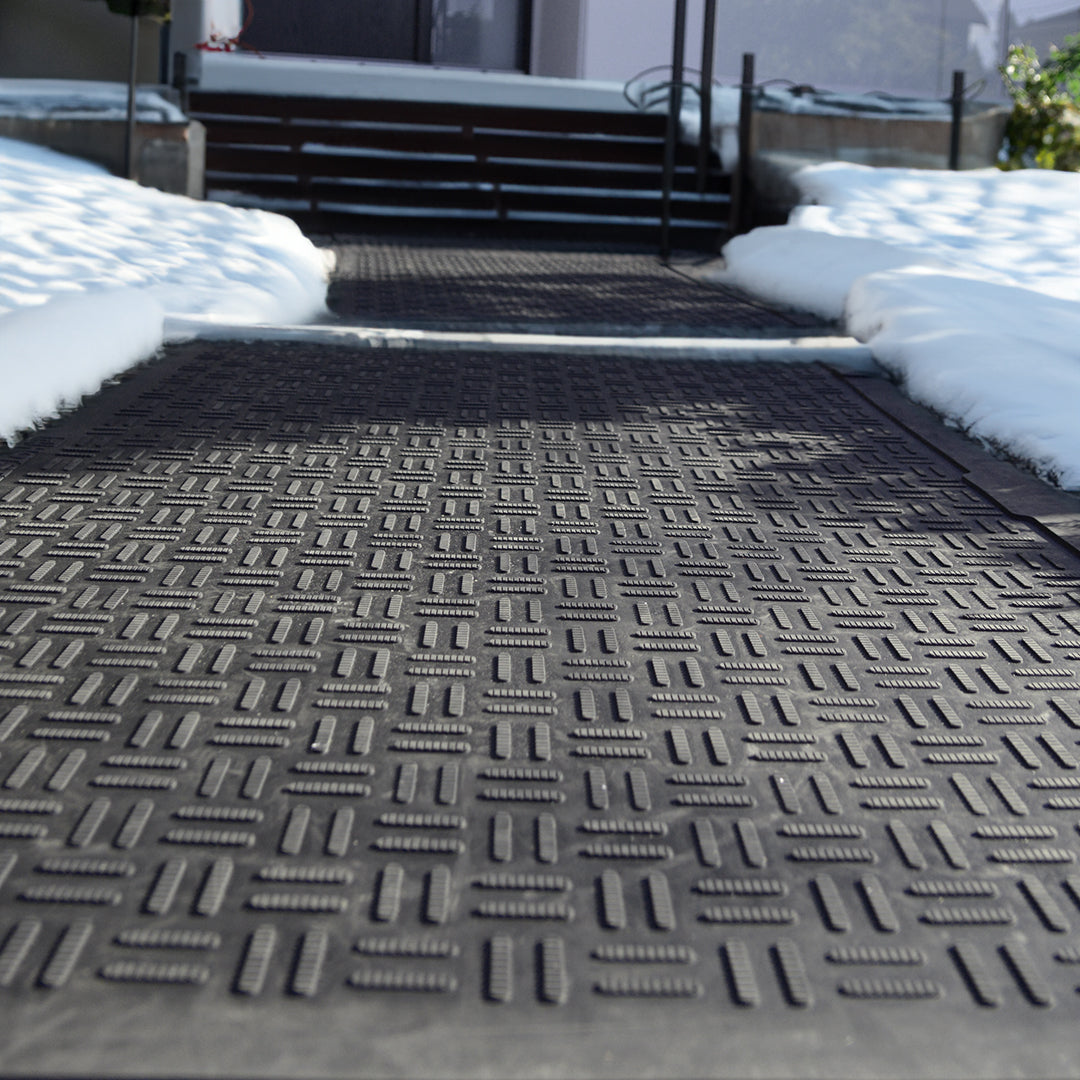 Canadian winter safety mat melting up to 2 inches of snow per hour