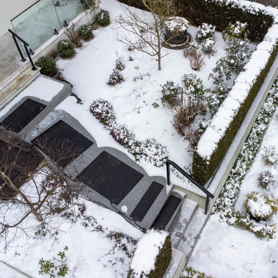 Rubber snow melting mat for walkways and stairs
